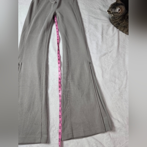 Lululemon Softstreme SET Riverstone Size 6 Ribbed Flare Pants Brushed Half Zip - Picture 5 of 11